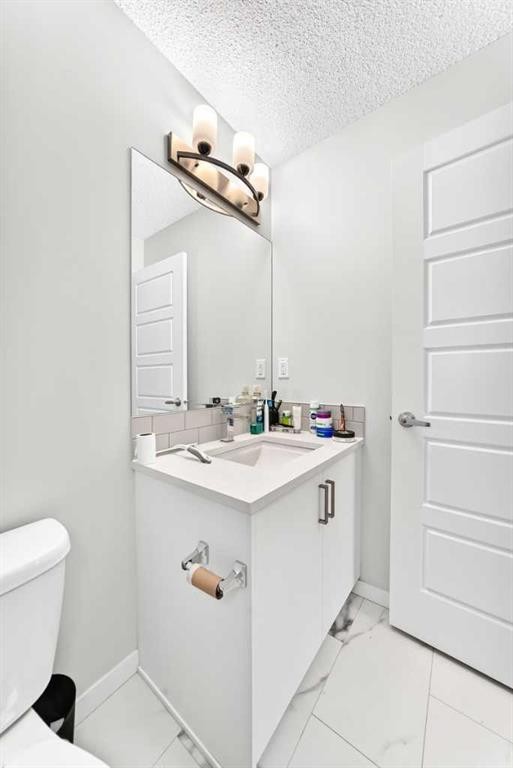 3211-33 Carringham Gate Nw, Calgary, AB