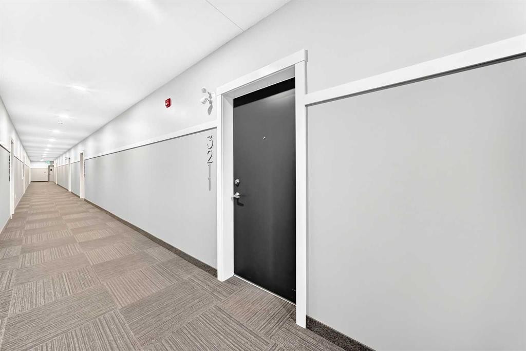 3211-33 Carringham Gate Nw, Calgary, AB