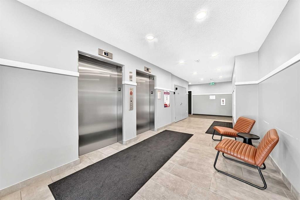 3211-33 Carringham Gate Nw, Calgary, AB