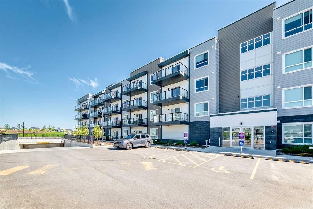 3211-33 Carringham Gate Nw, Calgary, AB