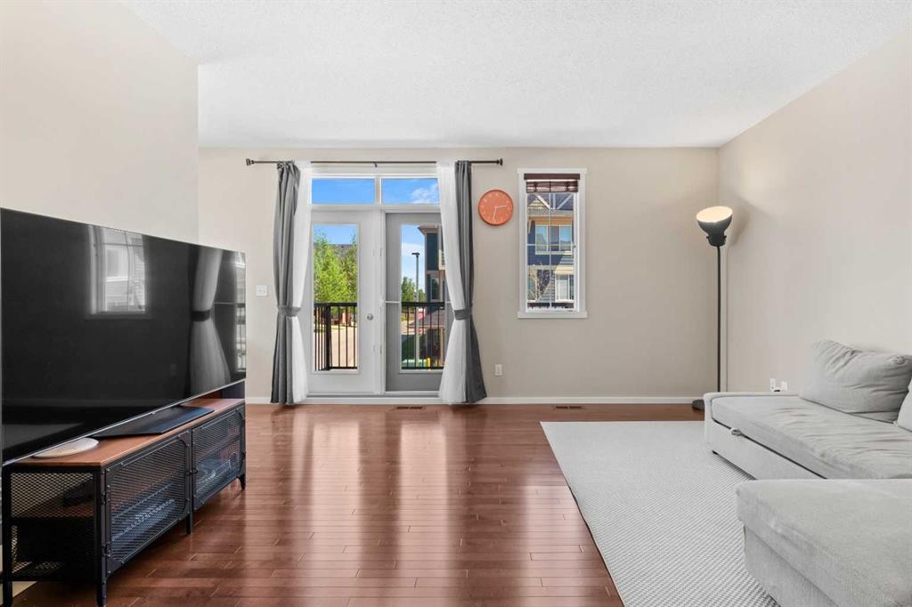 58 Evansview Road Nw, Calgary, AB - Indoor