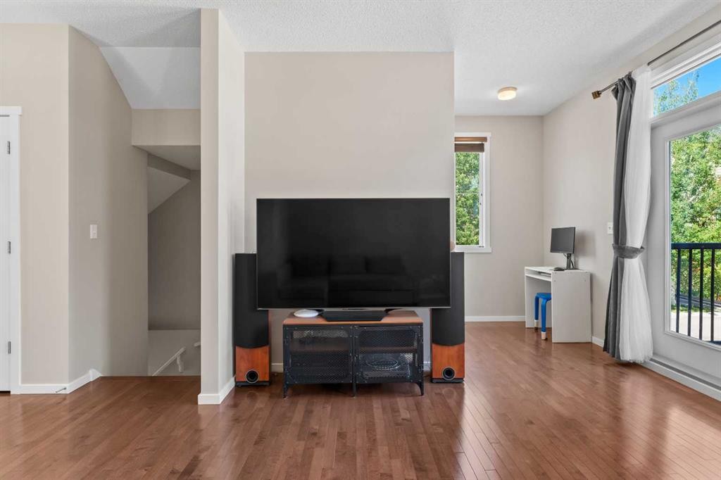 58 Evansview Road Nw, Calgary, AB - Indoor