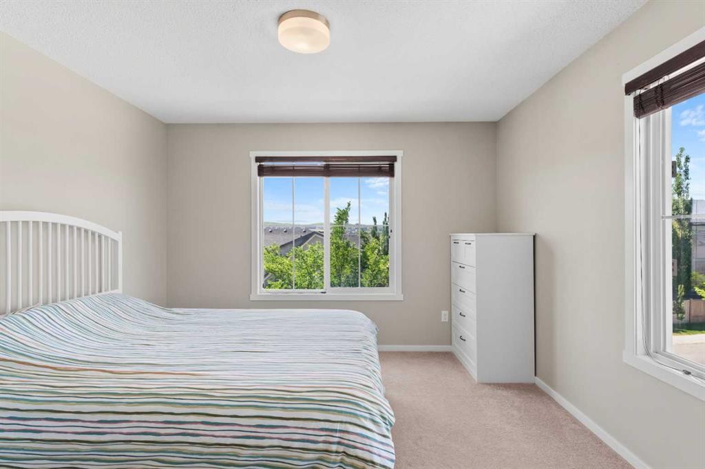 58 Evansview Road Nw, Calgary, AB - Indoor Photo Showing Bedroom