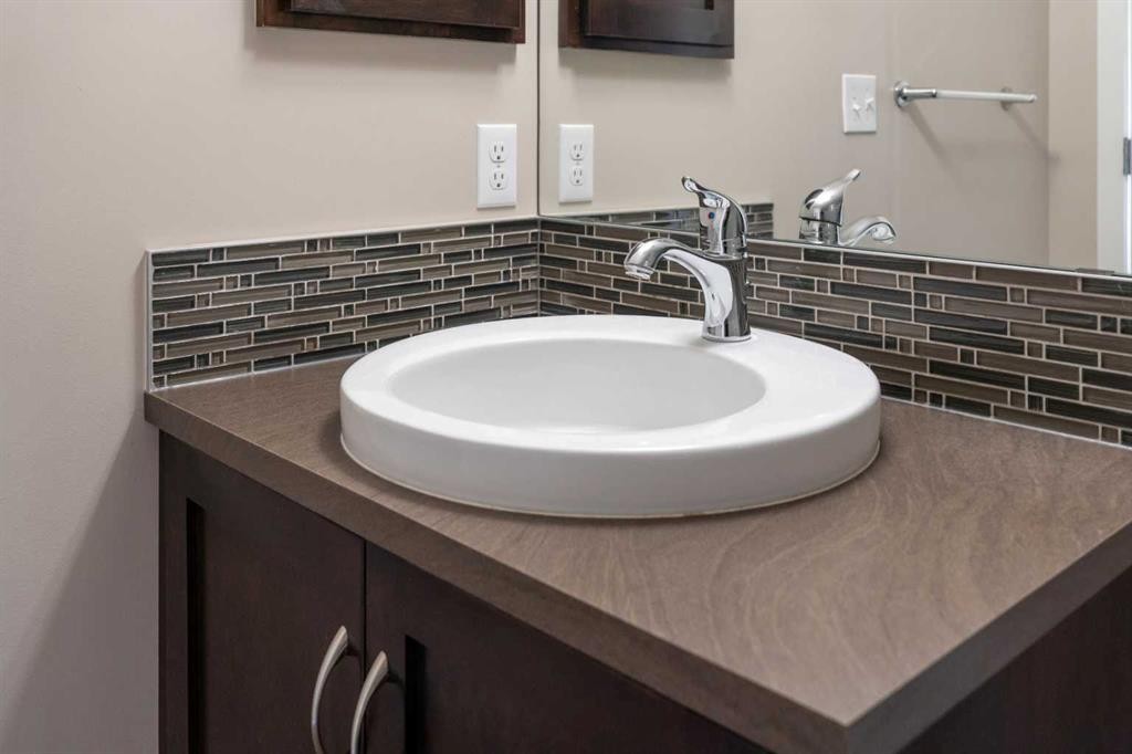 58 Evansview Road Nw, Calgary, AB - Indoor Photo Showing Bathroom