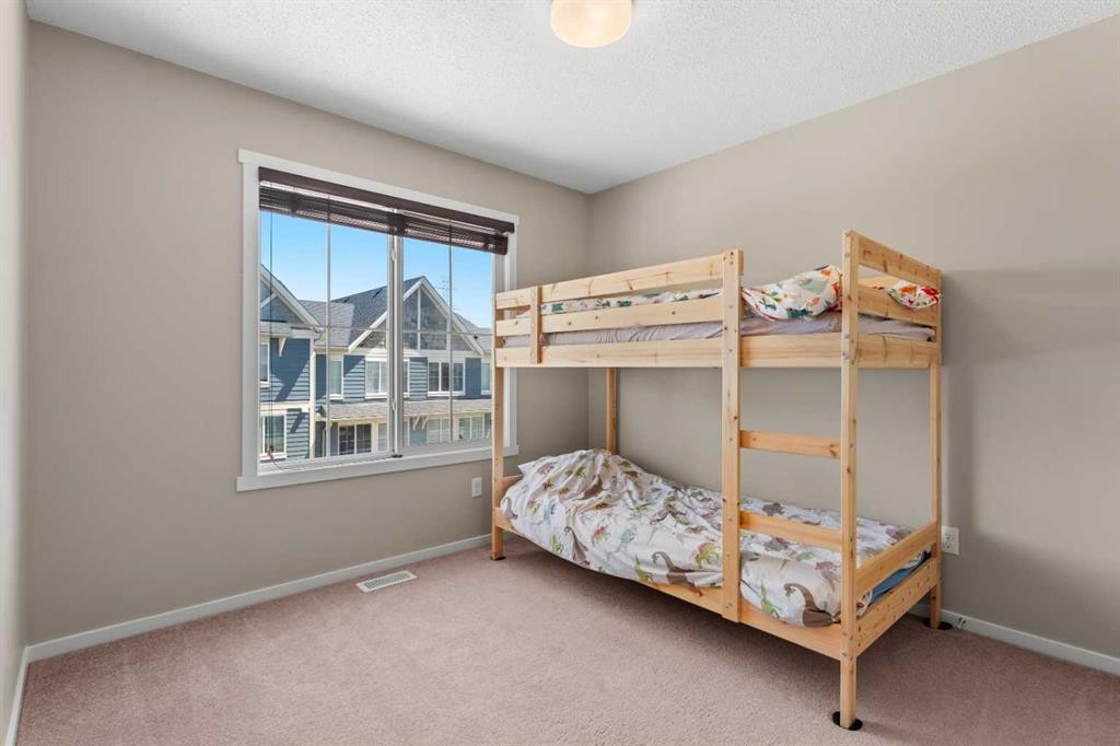 58 Evansview Road Nw, Calgary, AB - Indoor Photo Showing Bedroom