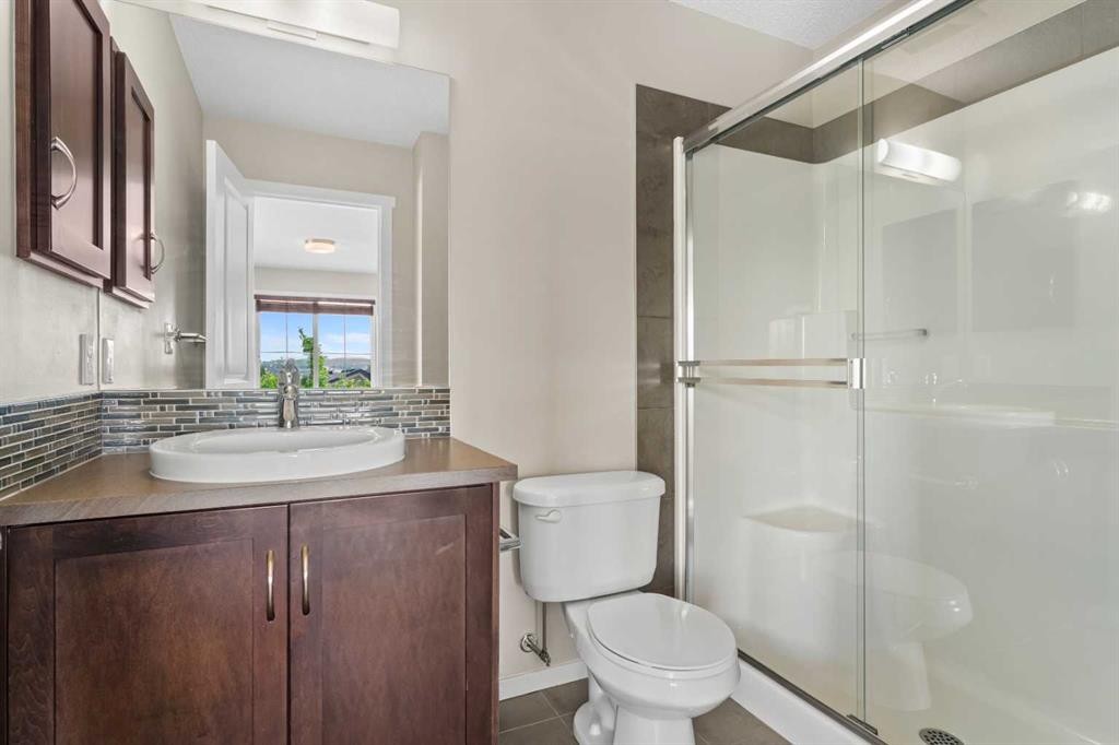 58 Evansview Road Nw, Calgary, AB - Indoor Photo Showing Bathroom