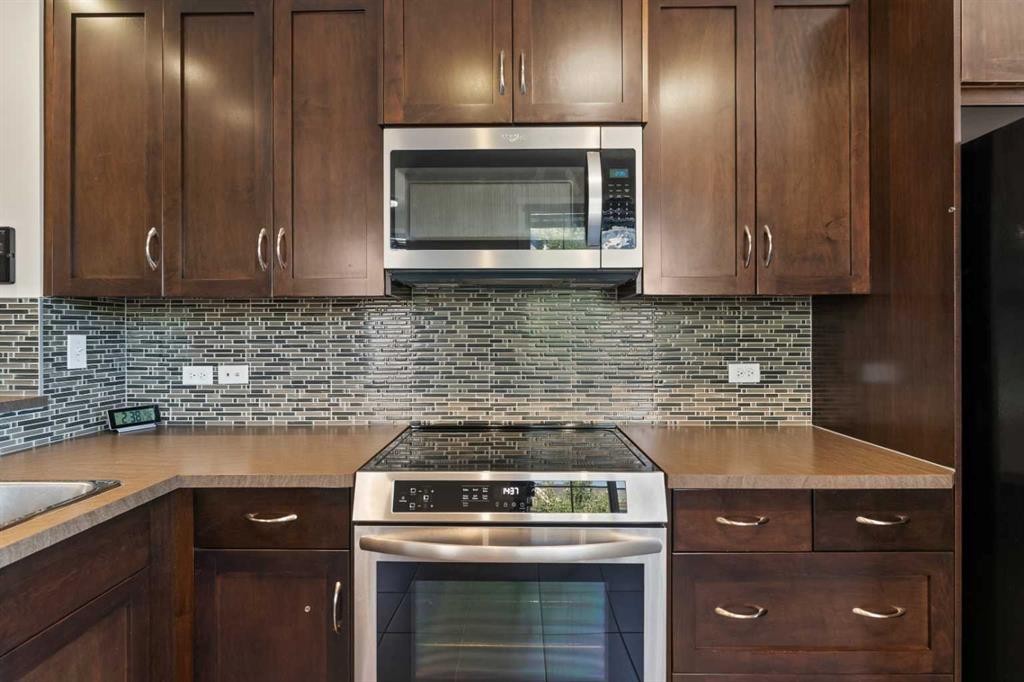 58 Evansview Road Nw, Calgary, AB - Indoor Photo Showing Kitchen With Upgraded Kitchen