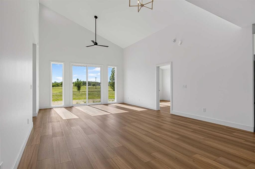 8 Diamond Valley Close, Carbon, AB - Indoor Photo Showing Other Room