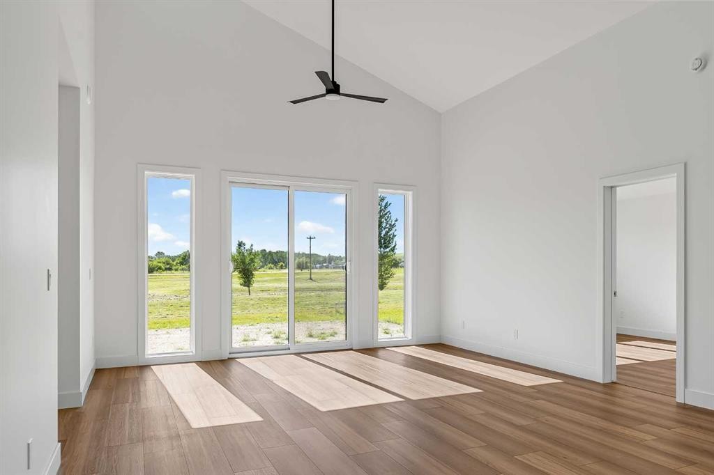 8 Diamond Valley Close, Carbon, AB - Indoor Photo Showing Other Room