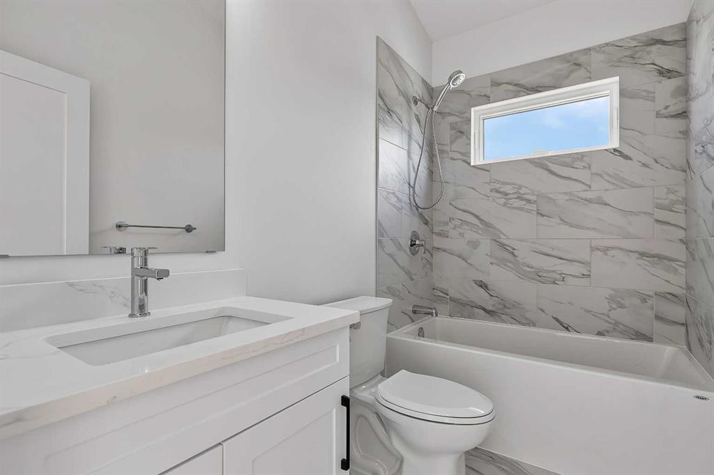 8 Diamond Valley Close, Carbon, AB - Indoor Photo Showing Bathroom