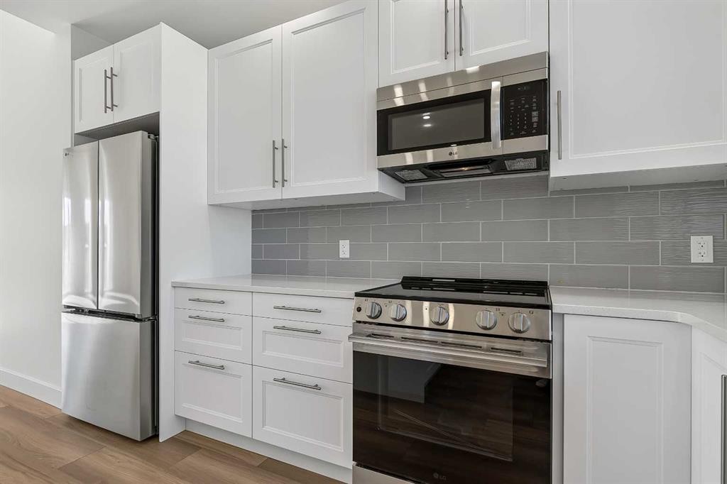 8 Diamond Valley Close, Carbon, AB - Indoor Photo Showing Kitchen With Stainless Steel Kitchen With Upgraded Kitchen
