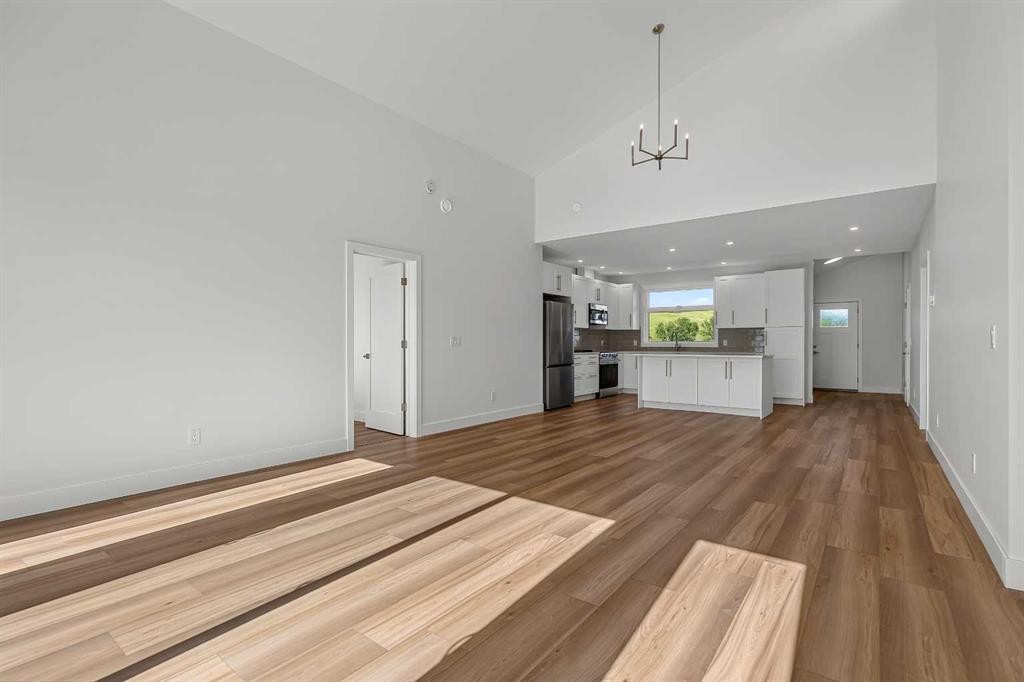 8 Diamond Valley Close, Carbon, AB - Indoor