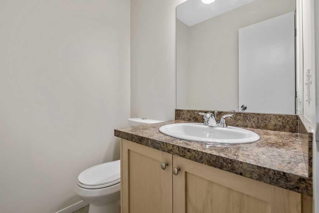 122 Bergen Road Nw, Calgary, AB - Indoor Photo Showing Bathroom