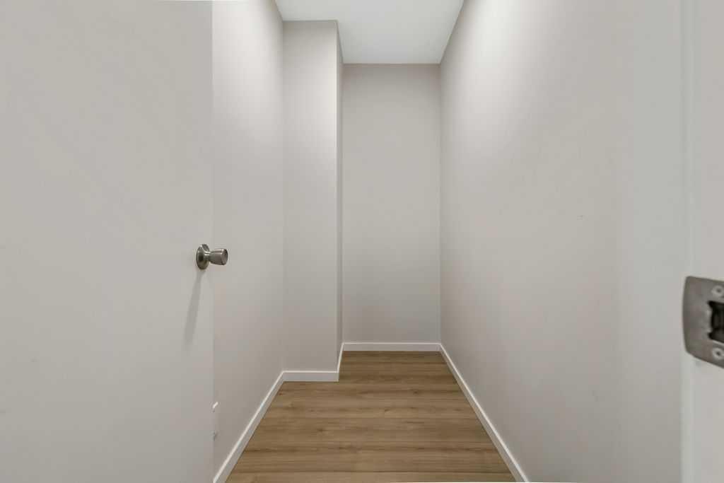 122 Bergen Road Nw, Calgary, AB - Indoor Photo Showing Other Room