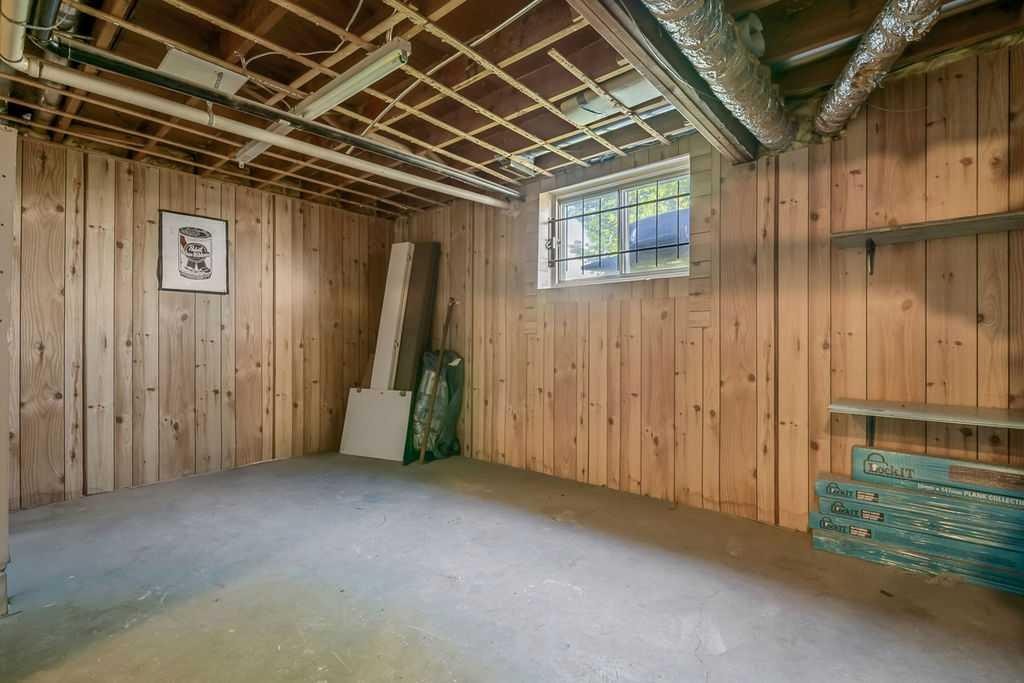 122 Bergen Road Nw, Calgary, AB - Indoor Photo Showing Basement