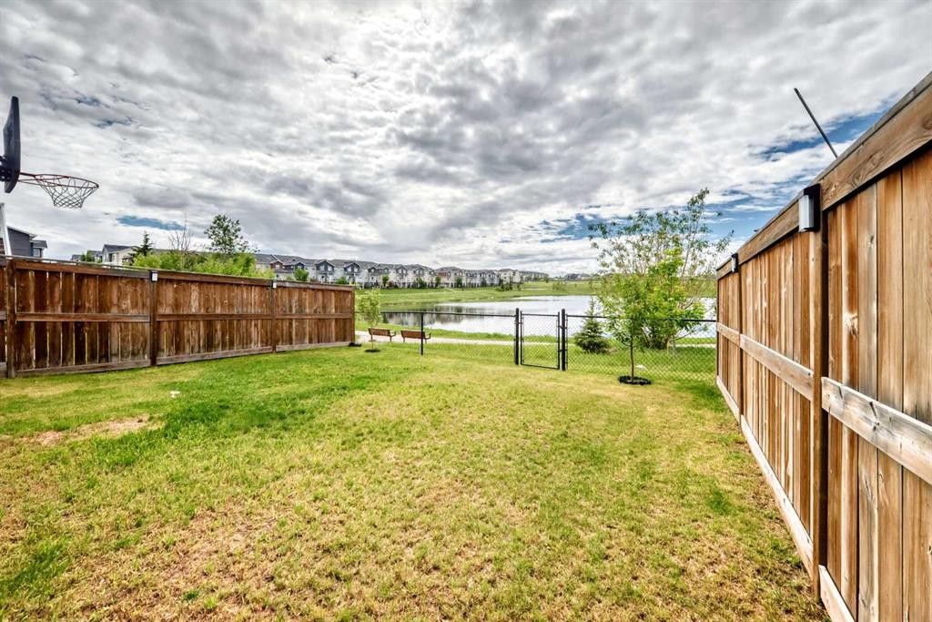 33 Redstone Drive Ne, Calgary, AB