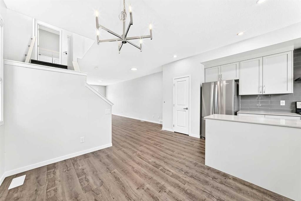 41 Corner Glen Row Ne, Calgary, AB - Indoor Photo Showing Other Room
