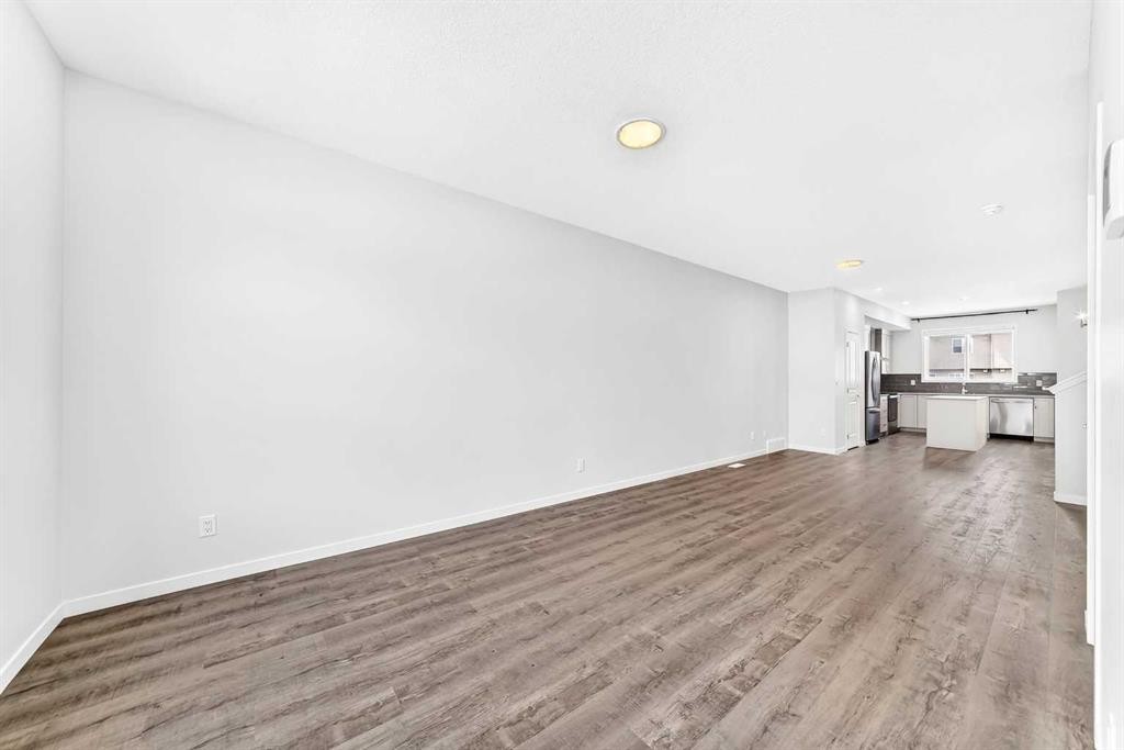 41 Corner Glen Row Ne, Calgary, AB - Indoor Photo Showing Other Room