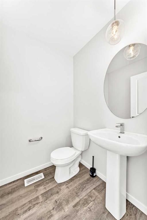41 Corner Glen Row Ne, Calgary, AB - Indoor Photo Showing Bathroom