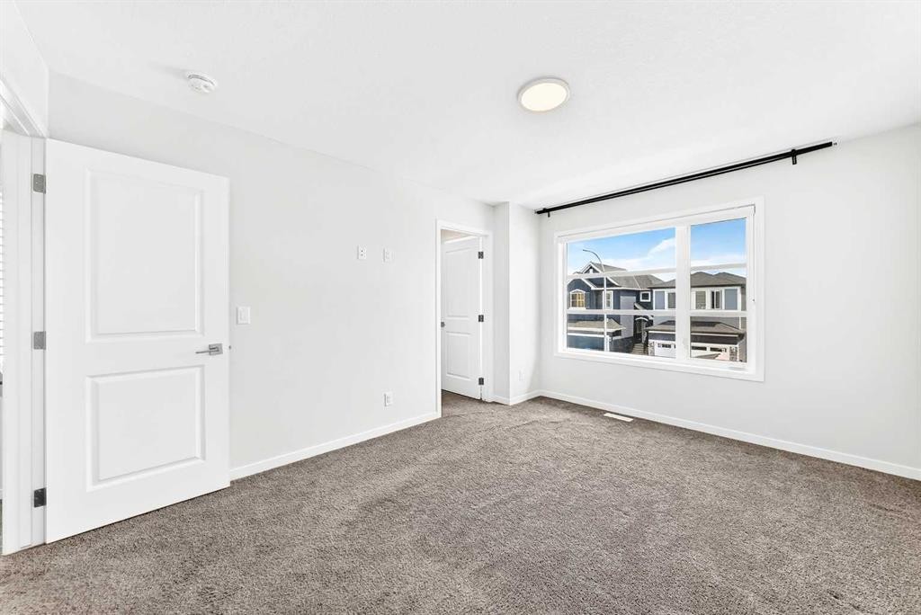 41 Corner Glen Row Ne, Calgary, AB - Indoor Photo Showing Other Room