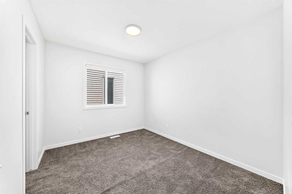 41 Corner Glen Row Ne, Calgary, AB - Indoor Photo Showing Other Room