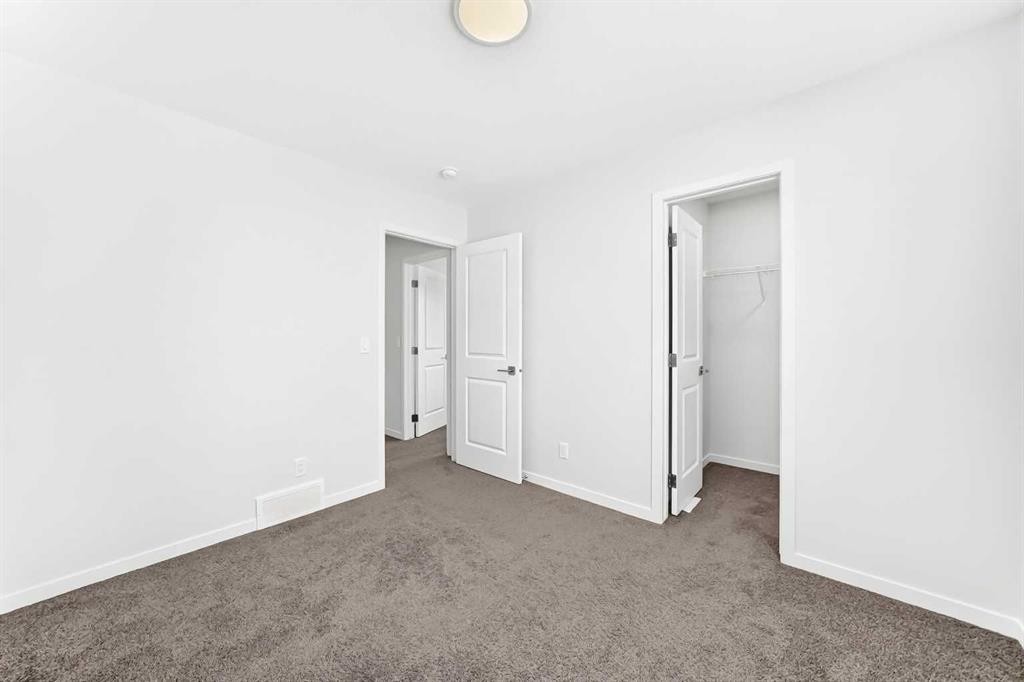 41 Corner Glen Row Ne, Calgary, AB - Indoor Photo Showing Other Room