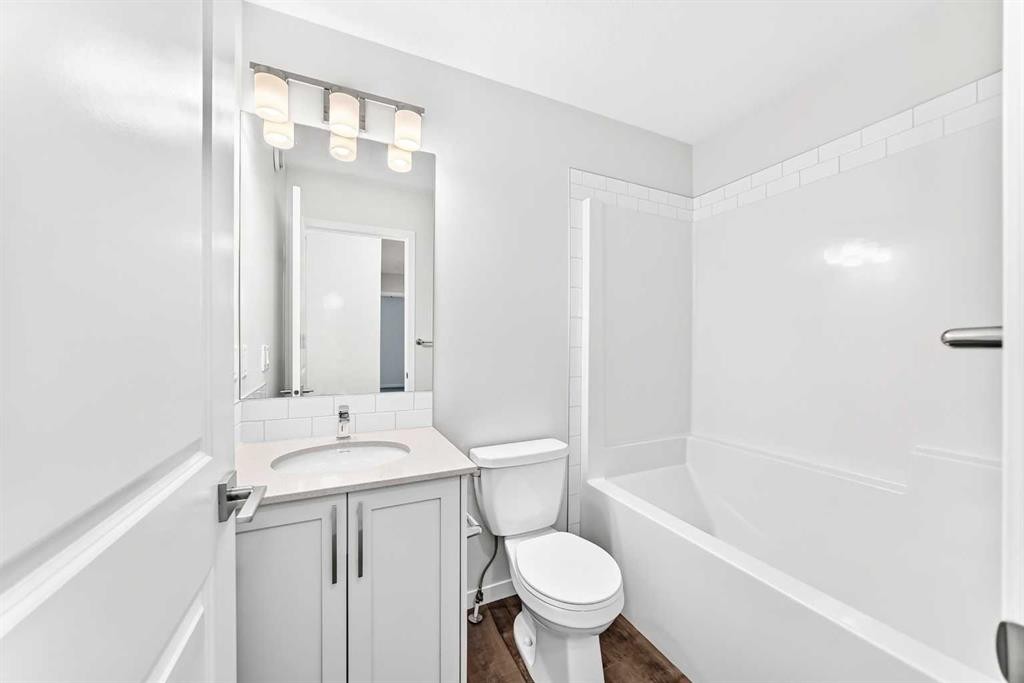 41 Corner Glen Row Ne, Calgary, AB - Indoor Photo Showing Bathroom