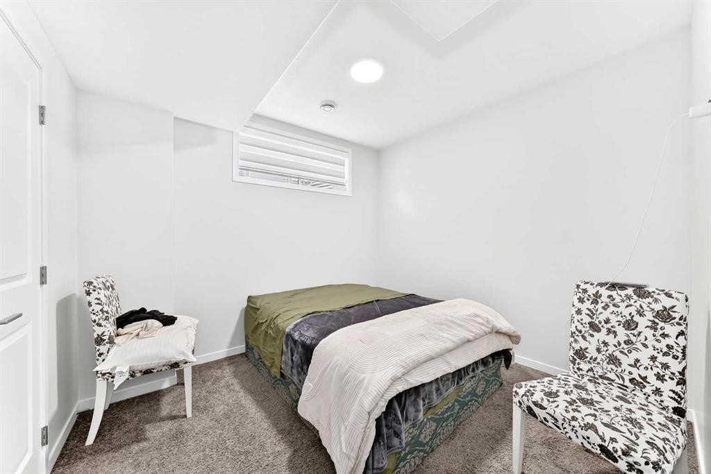 41 Corner Glen Row Ne, Calgary, AB - Indoor Photo Showing Bedroom