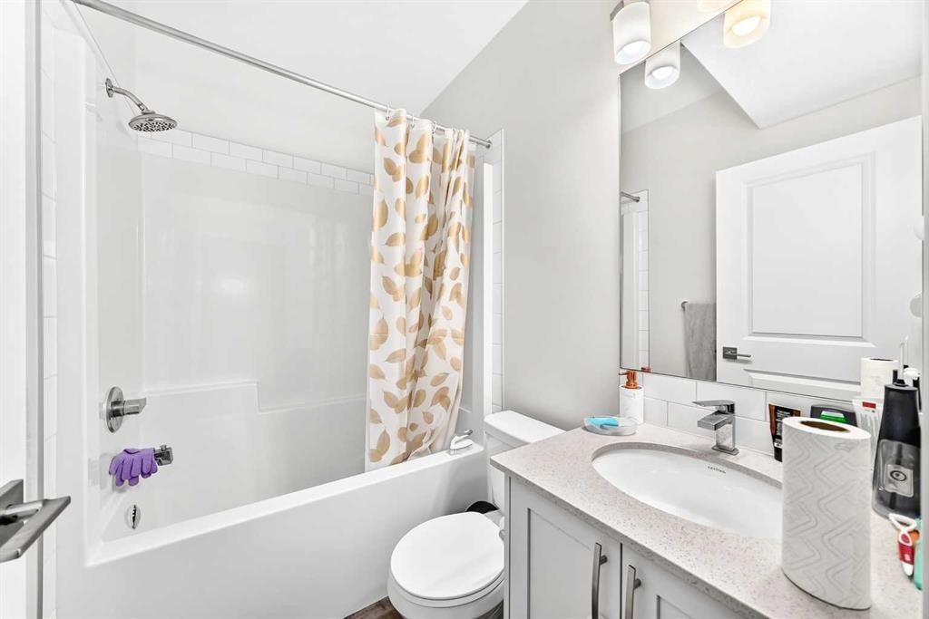 41 Corner Glen Row Ne, Calgary, AB - Indoor Photo Showing Bathroom