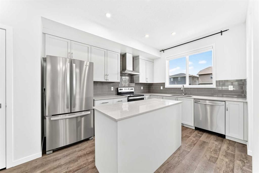 41 Corner Glen Row Ne, Calgary, AB - Indoor Photo Showing Kitchen With Upgraded Kitchen