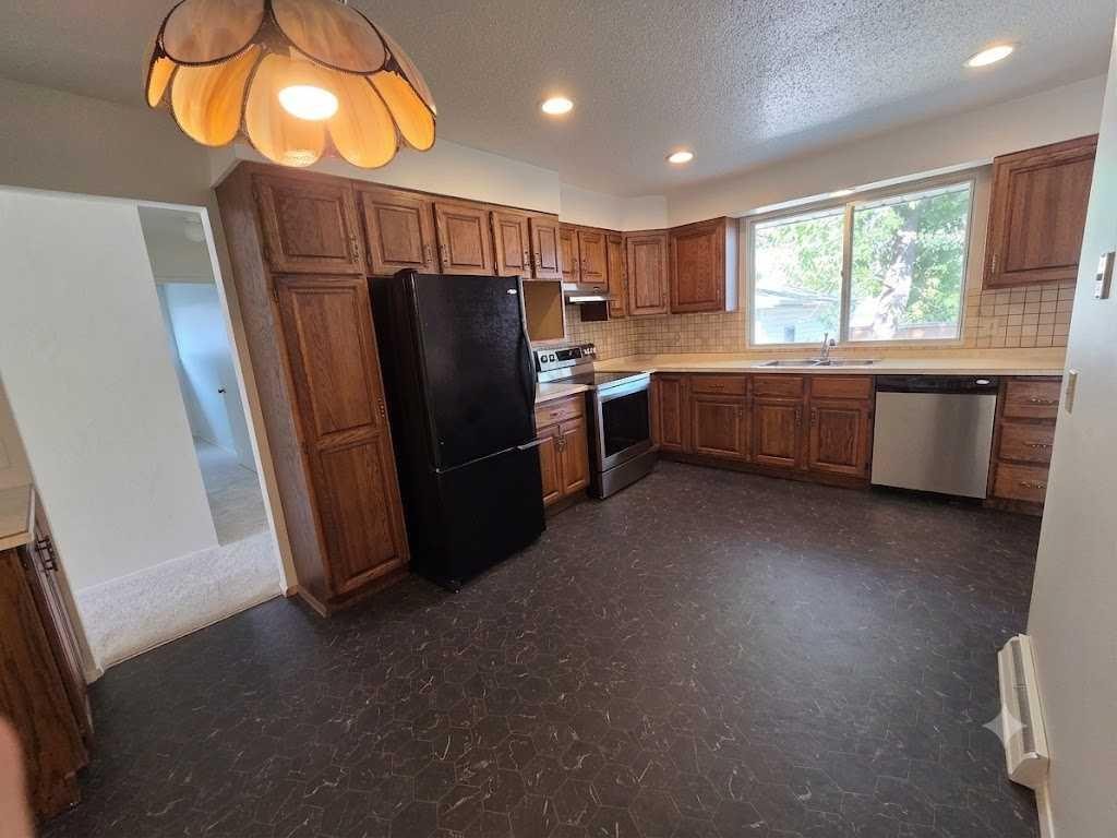 5936 Dalmead Crescent Nw, Calgary, AB - Indoor Photo Showing Kitchen
