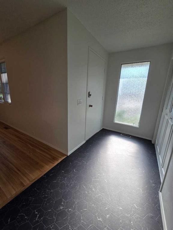 5936 Dalmead Crescent Nw, Calgary, AB - Indoor Photo Showing Other Room