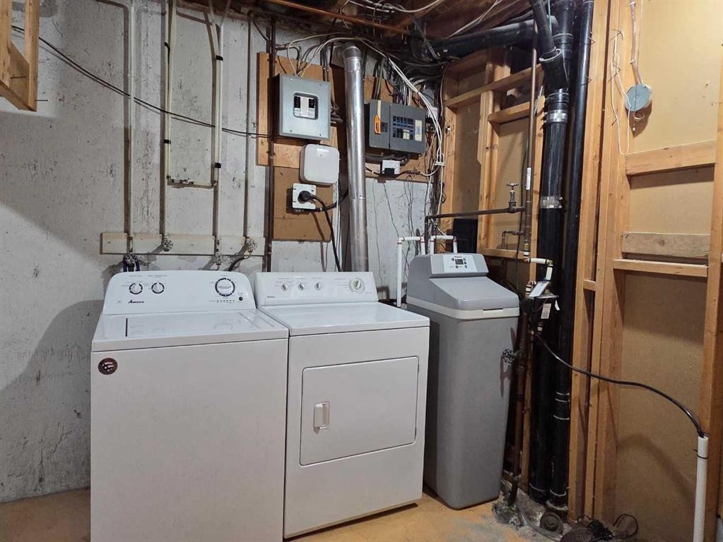 5936 Dalmead Crescent Nw, Calgary, AB - Indoor Photo Showing Laundry Room