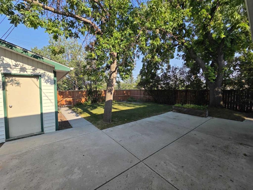 5936 Dalmead Crescent Nw, Calgary, AB - Outdoor