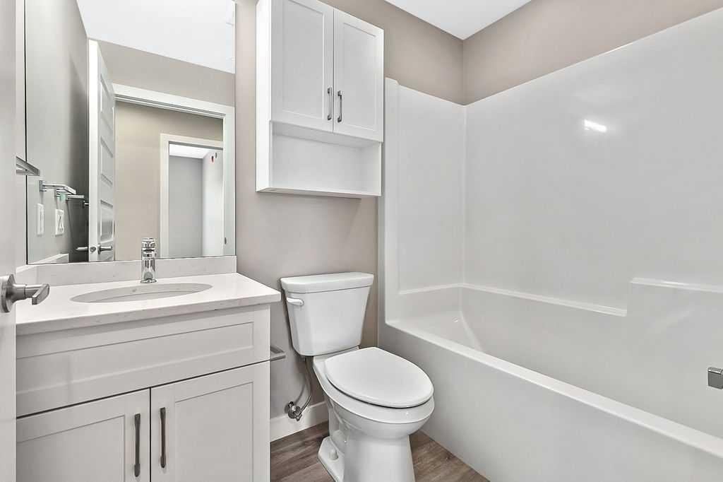 201-101 Willowridge Drive, Diamond Valley, AB
