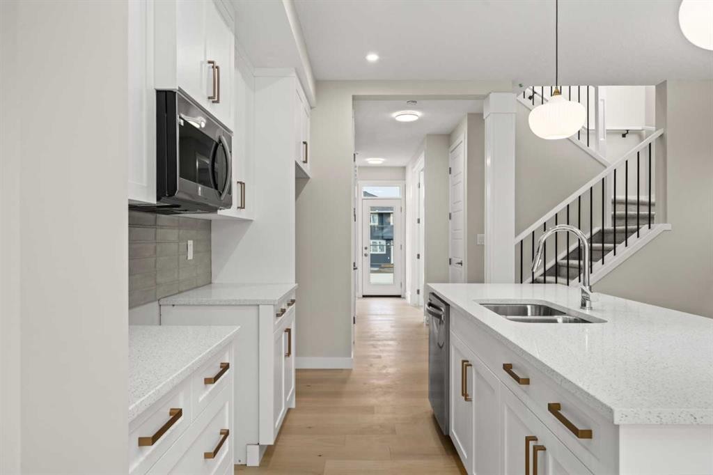 102 Sora Gardens Se, Calgary, AB