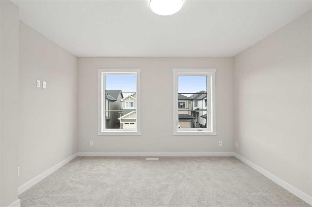 102 Sora Gardens Se, Calgary, AB