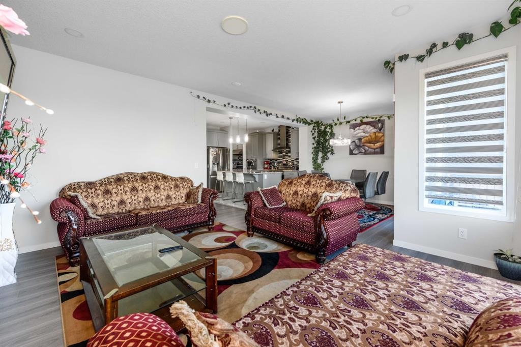 983 Corner Meadows Way Ne, Calgary, AB