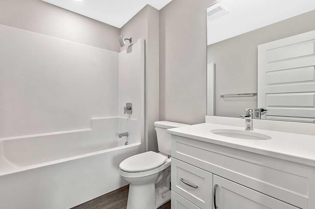 202-101 Willowridge Drive, Diamond Valley, AB