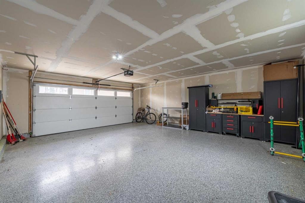 46 Yorkstone Way Sw, Calgary, AB - Indoor Photo Showing Garage