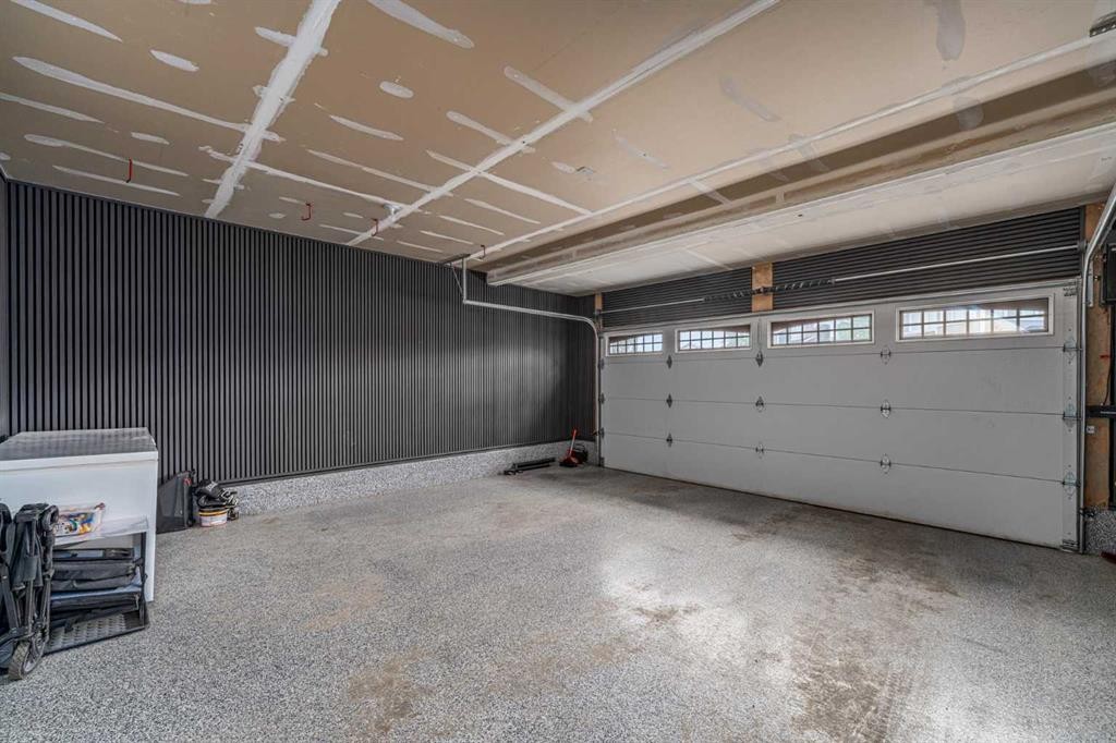 46 Yorkstone Way Sw, Calgary, AB - Indoor Photo Showing Garage