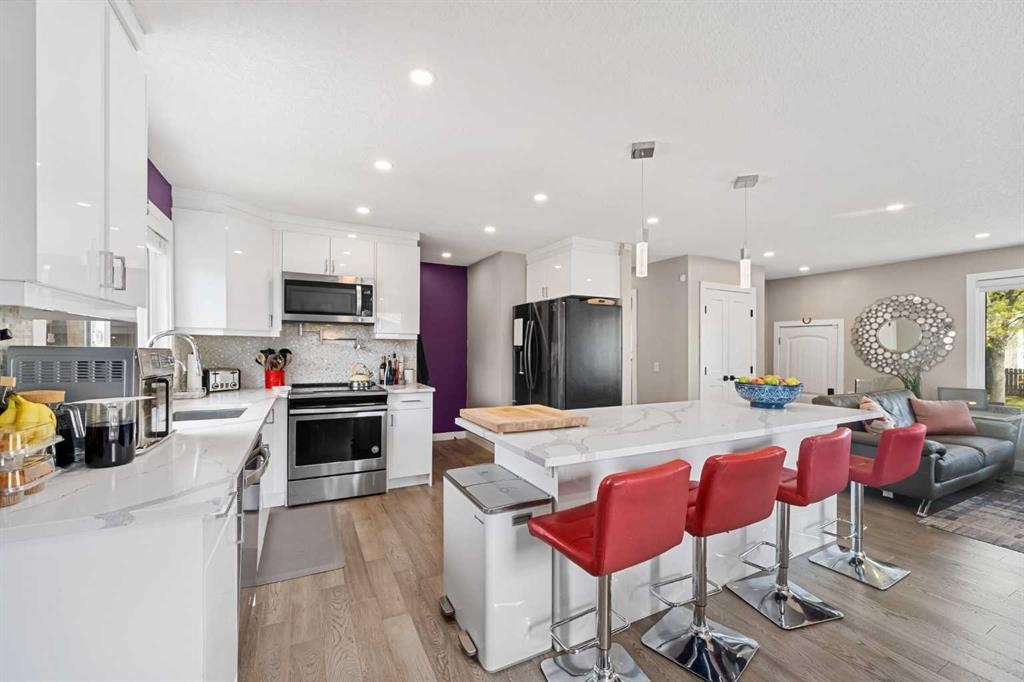 80 Allandale Close Se, Calgary, AB - Indoor Photo Showing Kitchen With Upgraded Kitchen
