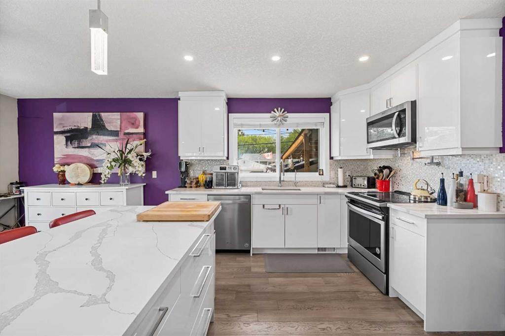 80 Allandale Close Se, Calgary, AB - Indoor Photo Showing Kitchen With Upgraded Kitchen