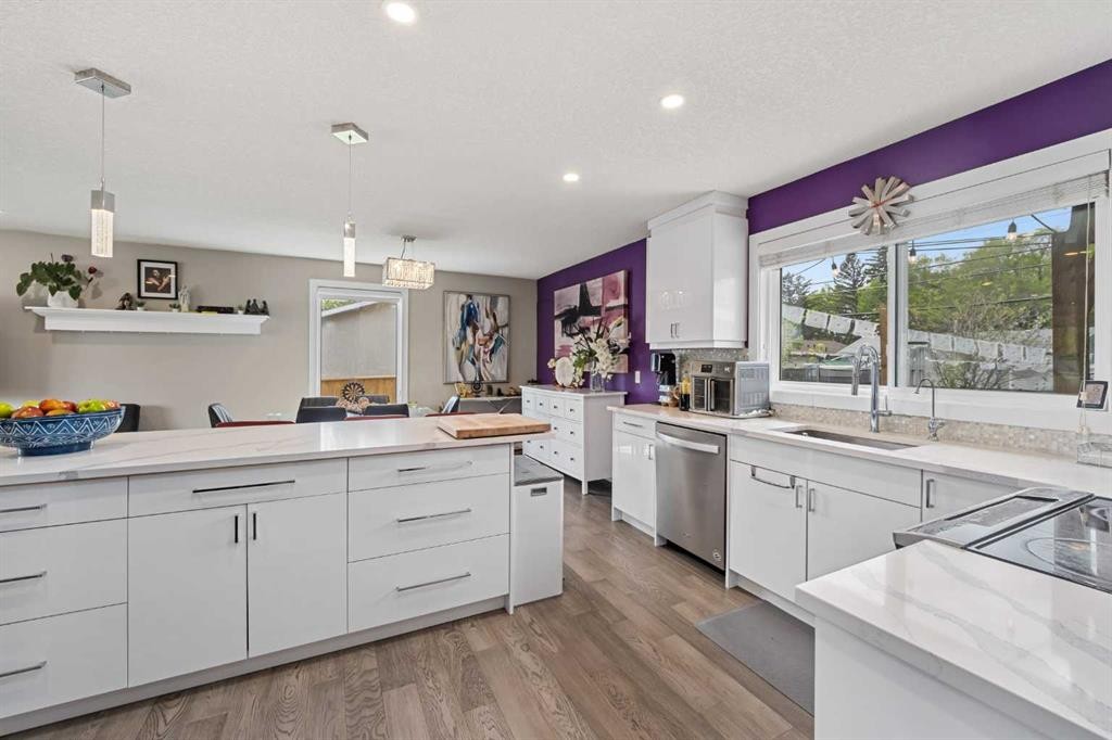 80 Allandale Close Se, Calgary, AB - Indoor Photo Showing Kitchen