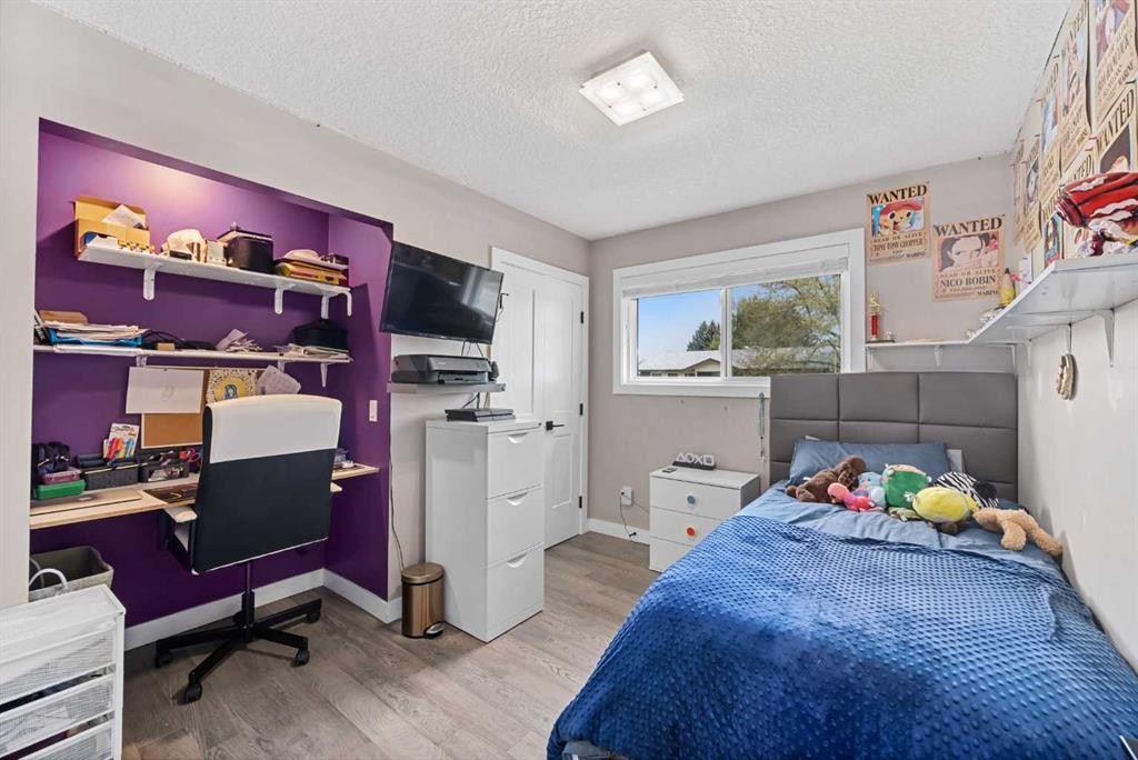 80 Allandale Close Se, Calgary, AB - Indoor Photo Showing Bedroom