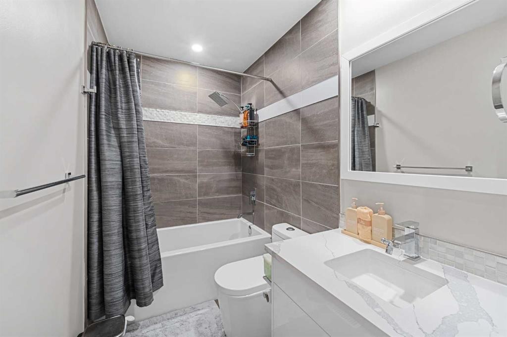 80 Allandale Close Se, Calgary, AB - Indoor Photo Showing Bathroom