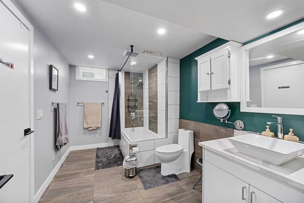 80 Allandale Close Se, Calgary, AB - Indoor Photo Showing Bathroom