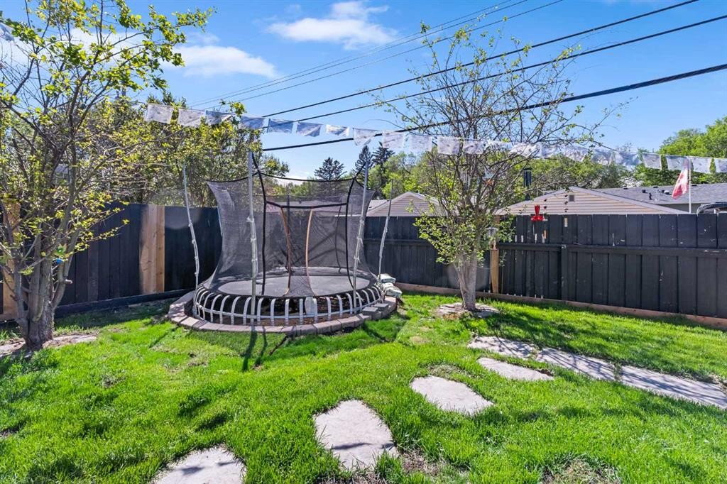 80 Allandale Close Se, Calgary, AB - Outdoor