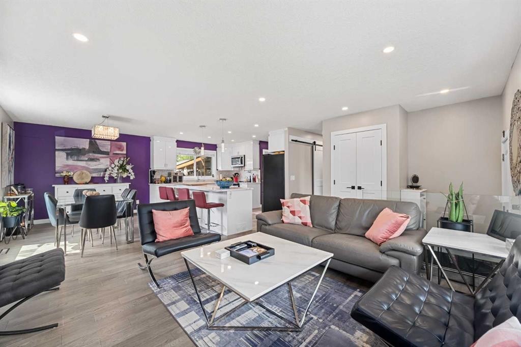 80 Allandale Close Se, Calgary, AB - Indoor Photo Showing Living Room