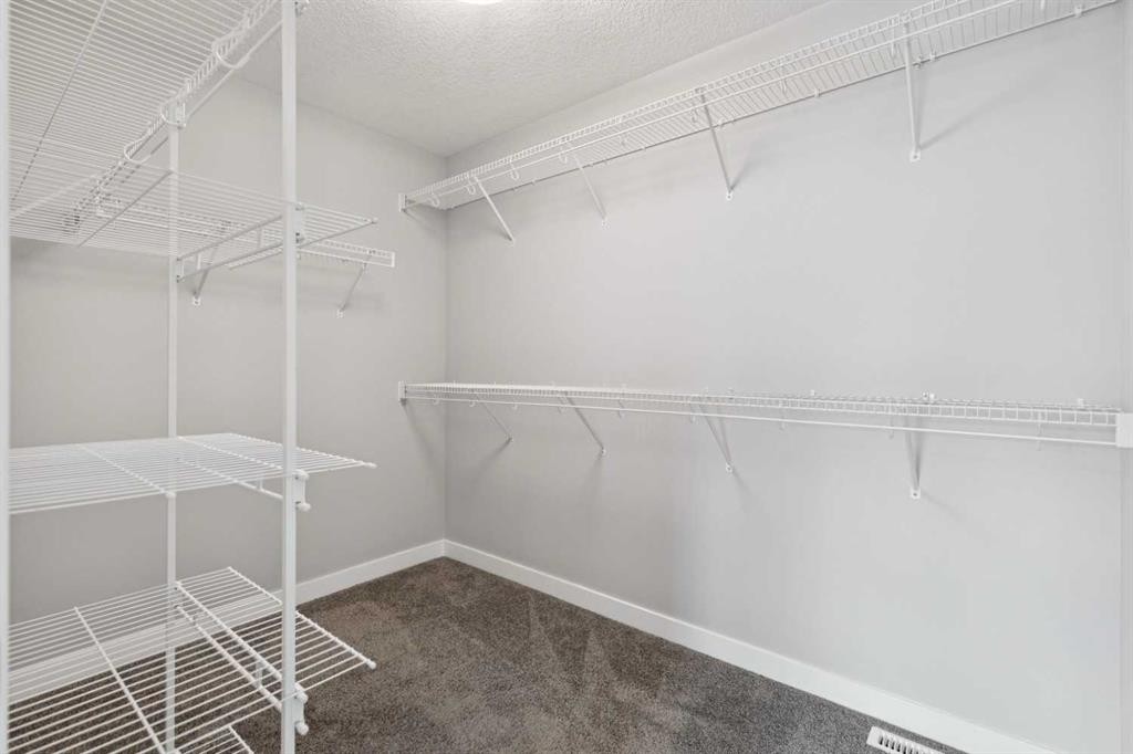 17 Crestbrook Hill Sw, Calgary, AB